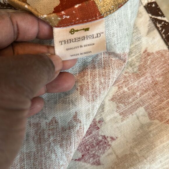 Threshold Leaf Pattern Rectangular Table  Cloth 82”x60” - Picture 4 of 5